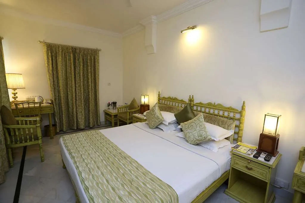 Garden Hotel - Heritage By Hrh Group Of Hotels Udaipur 3*,